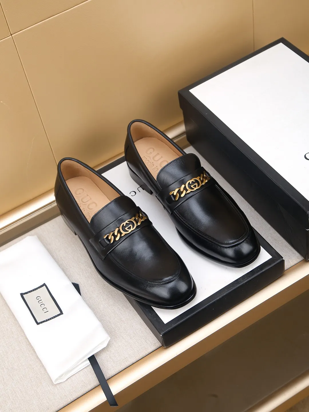 Men's men's shoes 💰460 🆘【GUCCI】Gucci ·🐂里· Hot-selling beanie shoes, top brand luxury, top quality, latest fashion beanie shoes.. The upper is made of original high mercerized smooth cow suede. (Full top layer water-dyed 🐂 leather and lining). The original stylish and stylish soft rubber wear-resistant and non-slip outsole is light and comfortable on the foot, available in 2 colors! Matching code: 39-44 (customized at 38.45.46.47)